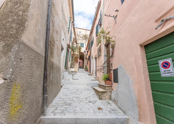 Vicolo Vespucci - Goelba * Capoliveri (Isola d'Elba)